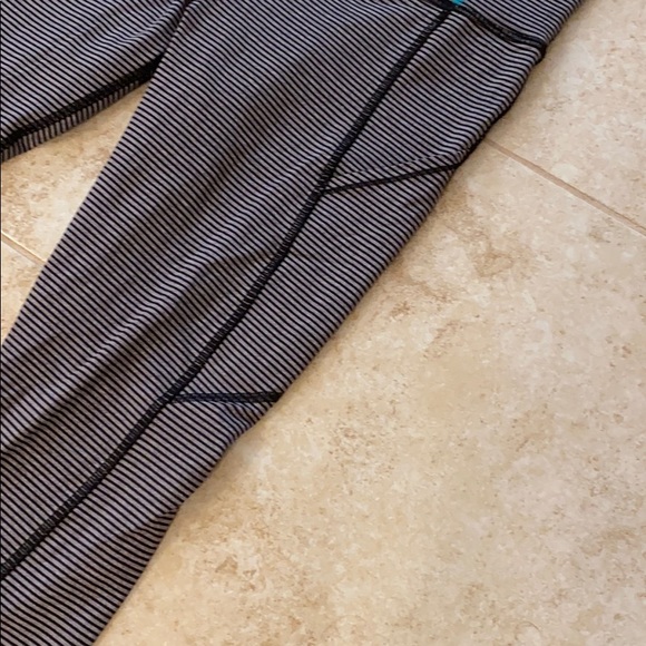 Lululemon Runday Crop *RARE* - Picture 7 of 10